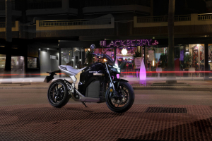 Zvuk ticha: vývoj charakteru modelu Honda WN7